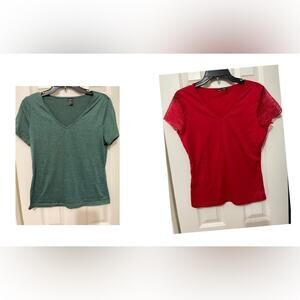 SHEIN Bundle of 2 V Neck Tees Green and Red Size Large